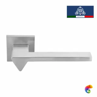 Дверная ручка на розетке Ama