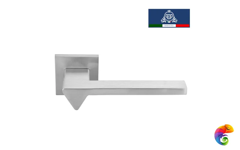 Дверная ручка на розетке Ama